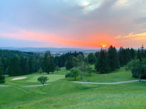 Golf – Begegnungen –Rahmenprogramm mit Überraschungen – der Erlös geht an "Friends of Kisimiri".